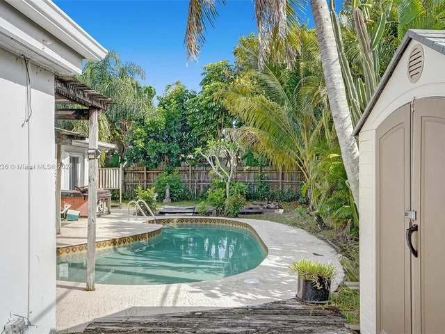 2441 Bayview Dr, Fort Lauderdale FL 33305