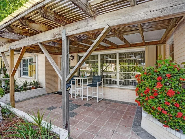 2441 Bayview Dr, Fort Lauderdale FL 33305