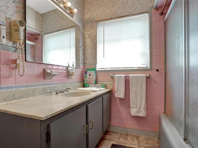 2441 Bayview Dr, Fort Lauderdale FL 33305