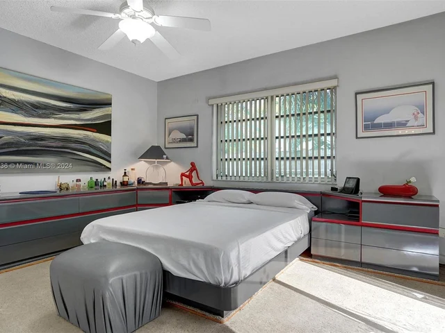 2441 Bayview Dr, Fort Lauderdale FL 33305