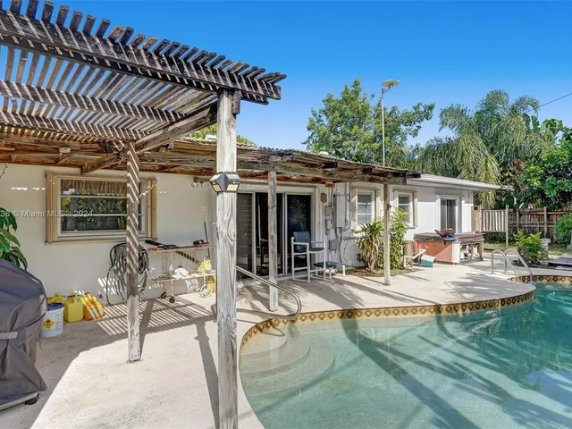 2441 Bayview Dr, Fort Lauderdale FL 33305