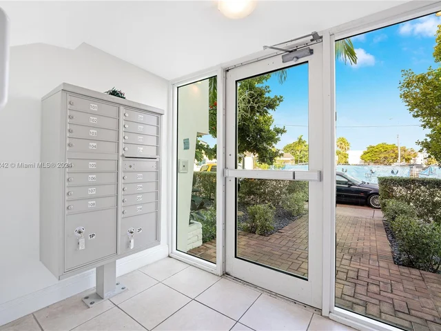 6971 Carlyle Ave # 102, Miami Beach FL 33141