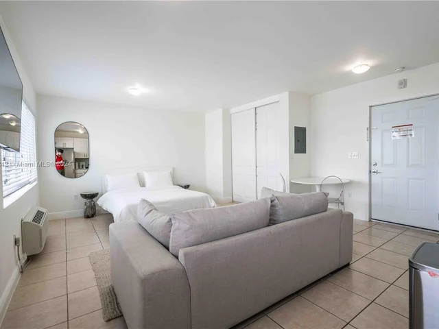 6971 Carlyle Ave # 102, Miami Beach FL 33141