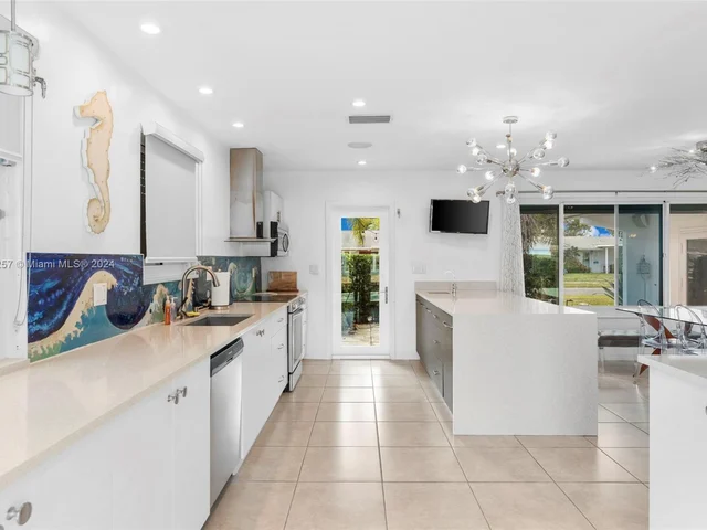 806 Argonaut Is # 806, Dania Beach FL 33004