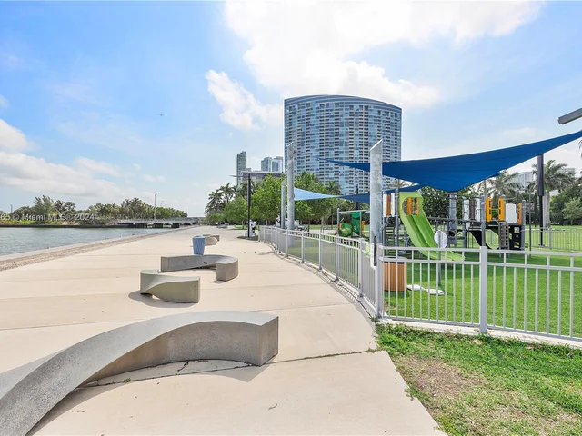 455 NE 39th St # 101, Miami FL 33137