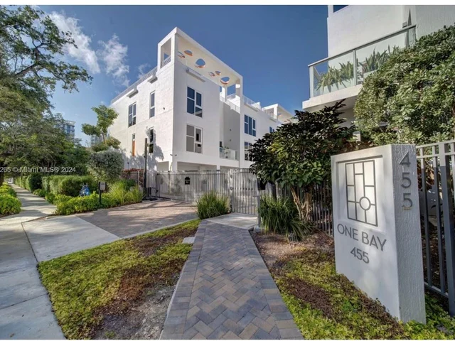 455 NE 39th St # 101, Miami FL 33137