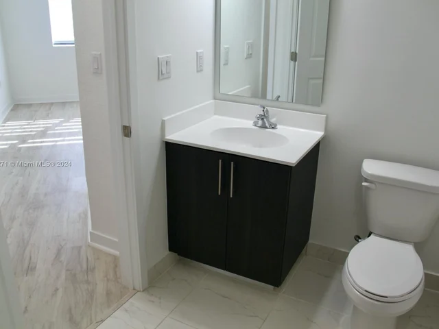 15600 SW 136th St # 206, Miami FL 33196