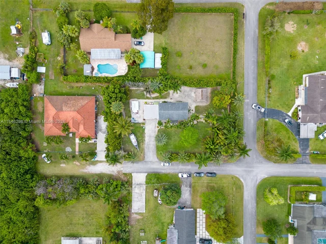 19805 SW 242nd St, Homestead FL 33031