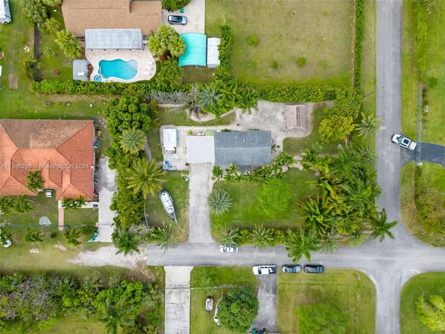 19805 SW 242nd St, Homestead FL 33031