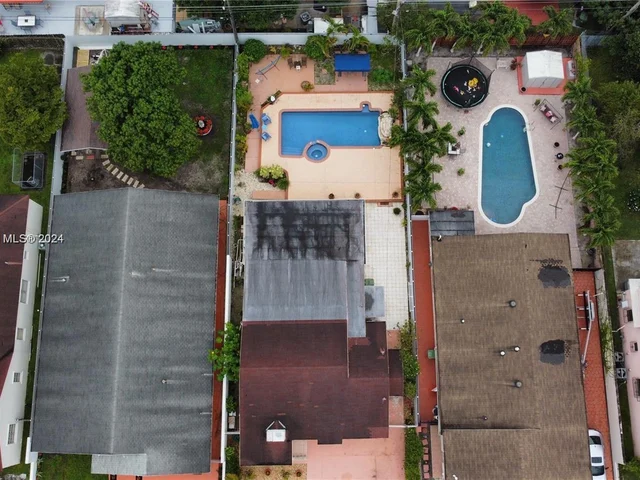 233 W 39th Pl, Hialeah FL 33012