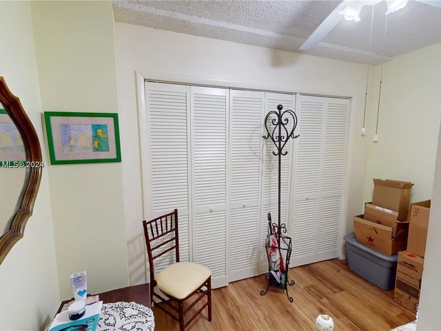 233 W 39th Pl, Hialeah FL 33012