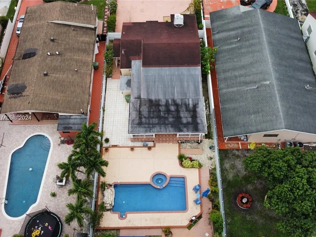 233 W 39th Pl, Hialeah FL 33012