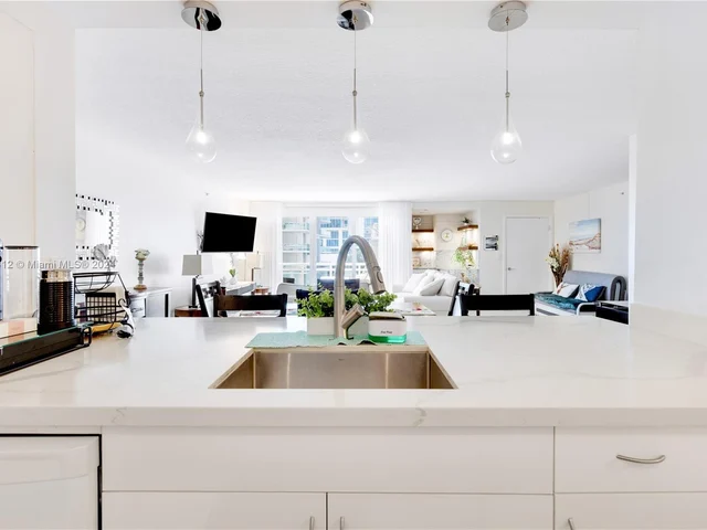 6917 Collins Ave # 807, Miami Beach FL 33141