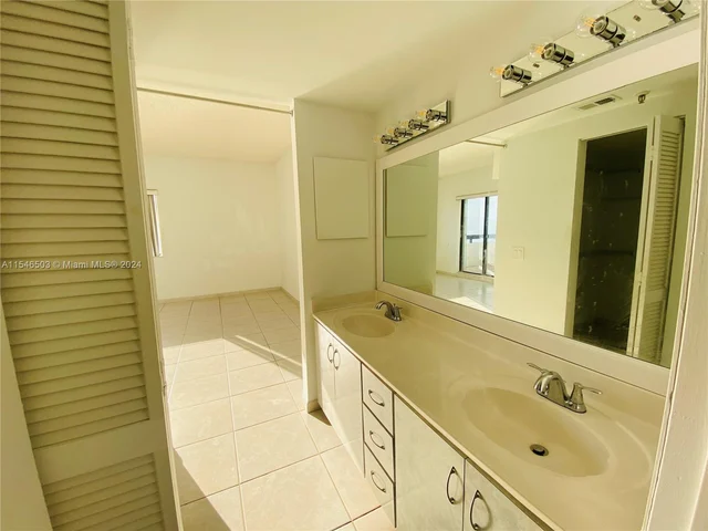 456 Poinciana Dr # 1620, Sunny Isles Beach FL 33160