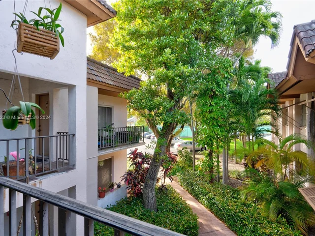 9452 SW 77th Ave # R6, Miami FL 33156