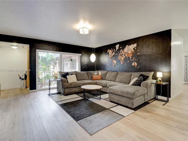 9452 SW 77th Ave # R6, Miami FL 33156