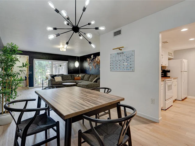 9452 SW 77th Ave # R6, Miami FL 33156