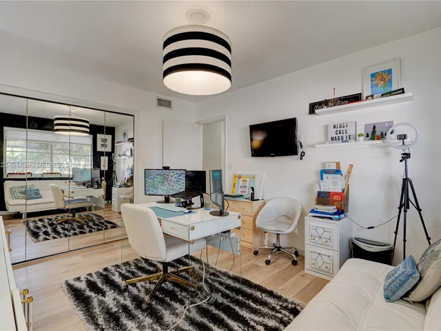 9452 SW 77th Ave # R6, Miami FL 33156