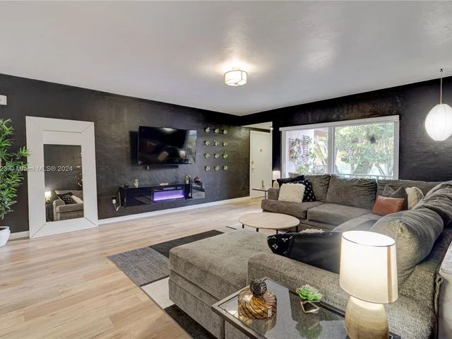 9452 SW 77th Ave # R6, Miami FL 33156