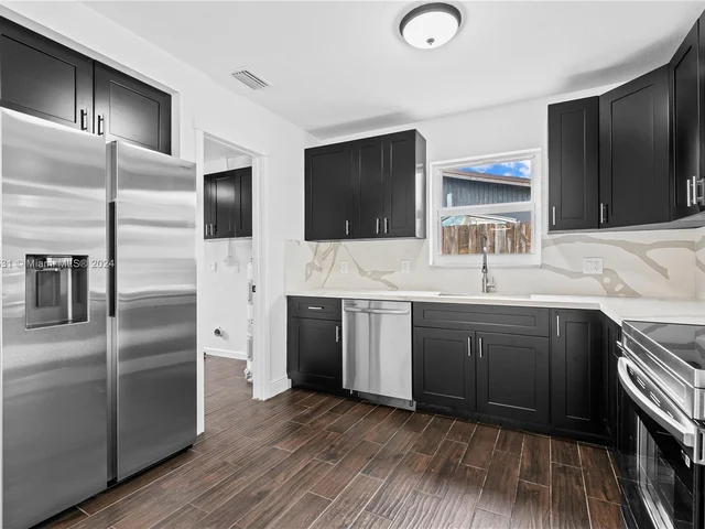 1330 SW 5th Ter, Deerfield Beach FL 33441