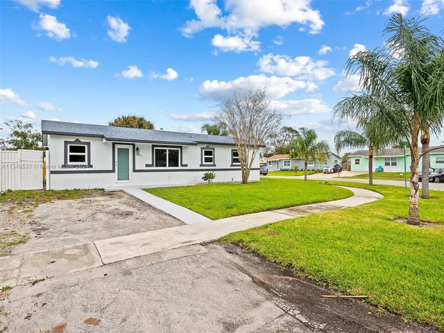 1330 SW 5th Ter, Deerfield Beach FL 33441