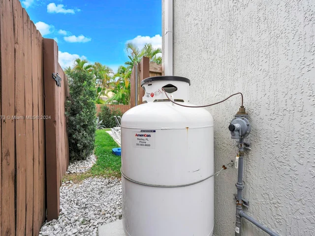 10103 SW 166th Ct, Miami FL 33196