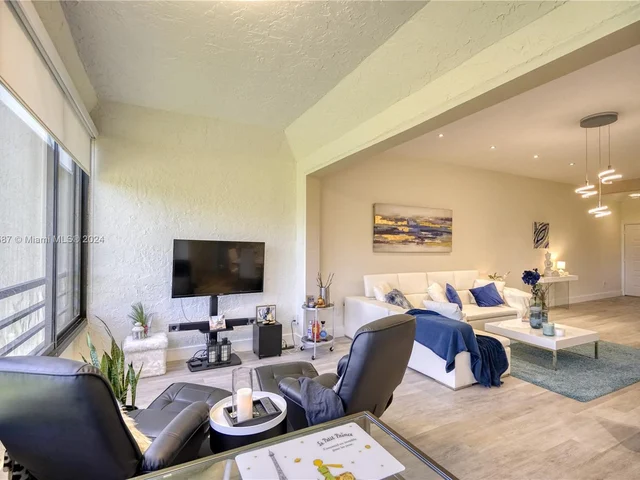 7520 La Paz Blvd # 206, Boca Raton FL 33433