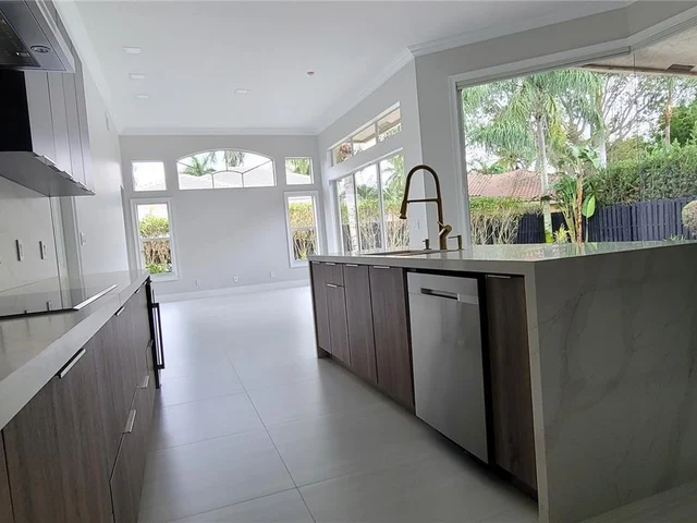 148 NW 108th WAY, Plantation FL 33324