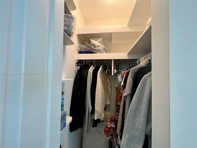 9764 NW 32nd St, Doral FL 33172