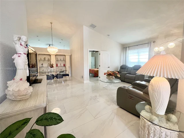 9764 NW 32nd St, Doral FL 33172