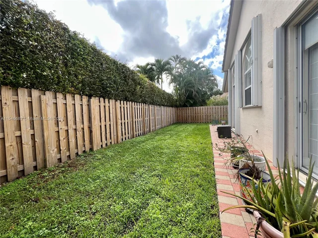 9764 NW 32nd St, Doral FL 33172