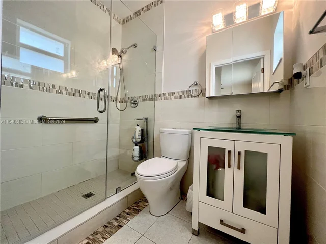 9764 NW 32nd St, Doral FL 33172