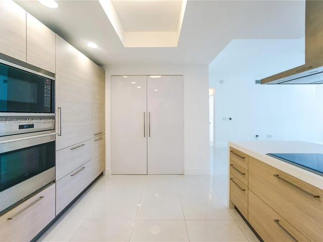 17301 Biscayne Blvd # 207, North Miami Beach FL 33160