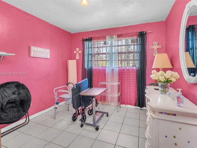 975 NW 199th St, Miami Gardens FL 33169