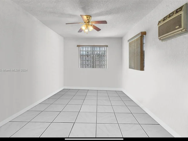 975 NW 199th St, Miami Gardens FL 33169