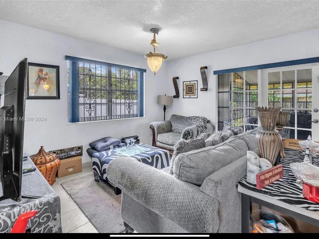 975 NW 199th St, Miami Gardens FL 33169