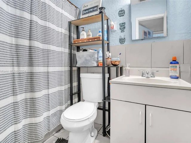 975 NW 199th St, Miami Gardens FL 33169