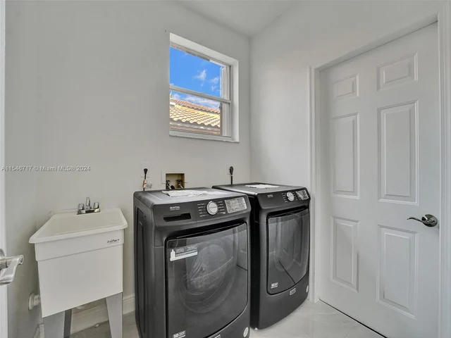 2631 Oakbrook Ln, Weston FL 33332