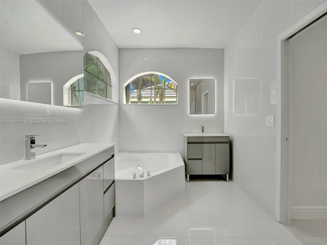 2631 Oakbrook Ln, Weston FL 33332