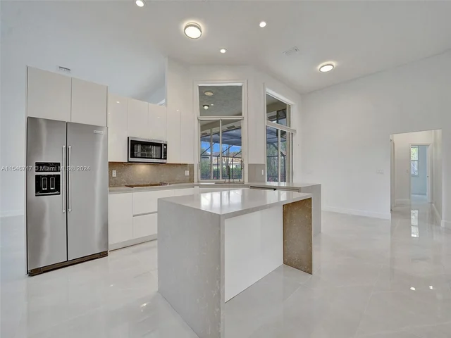 2631 Oakbrook Ln, Weston FL 33332