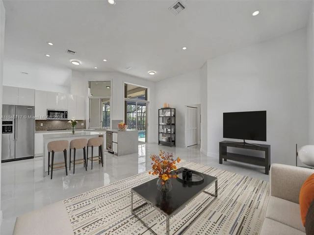 2631 Oakbrook Ln, Weston FL 33332