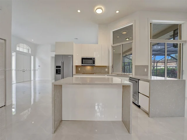 2631 Oakbrook Ln, Weston FL 33332