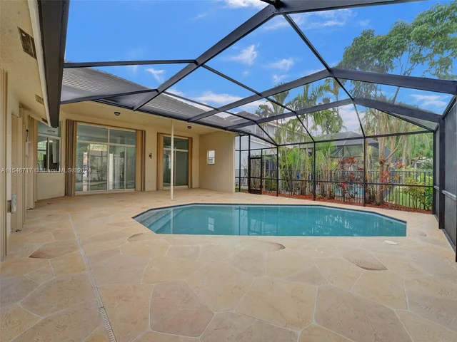 2631 Oakbrook Ln, Weston FL 33332