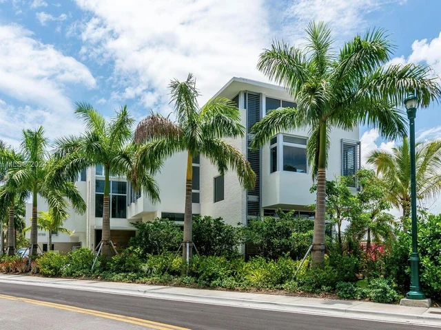 3750 Yacht Club Dr, Aventura FL 33180