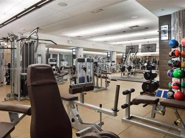 3750 Yacht Club Dr, Aventura FL 33180