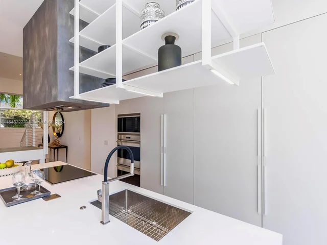 3750 Yacht Club Dr, Aventura FL 33180