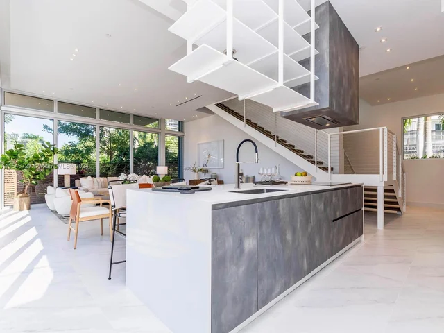 3750 Yacht Club Dr, Aventura FL 33180