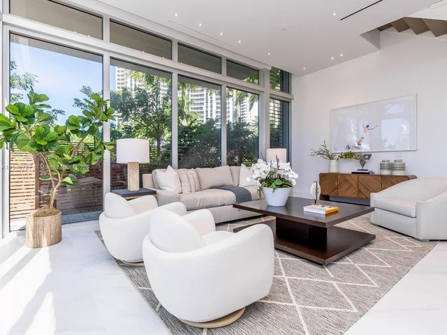 3750 Yacht Club Dr, Aventura FL 33180