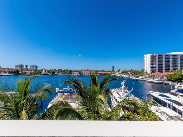 3750 Yacht Club Dr, Aventura FL 33180