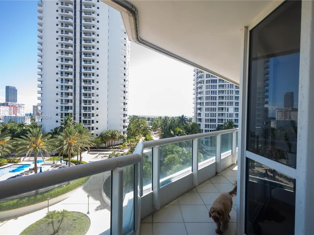 21205 Yacht Club Dr # 901, Aventura FL 33180